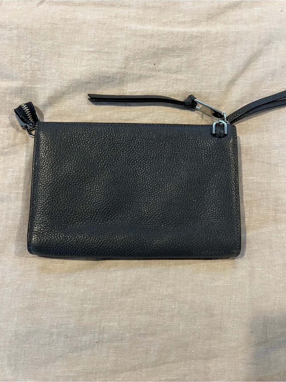 Marc Jacob’s grey pebbled leather purse
